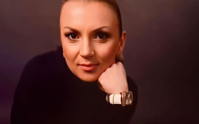 "Мама" Вєрки Сердючки замилувала фото з 5-місячною онукою та донькою під час прогулянки