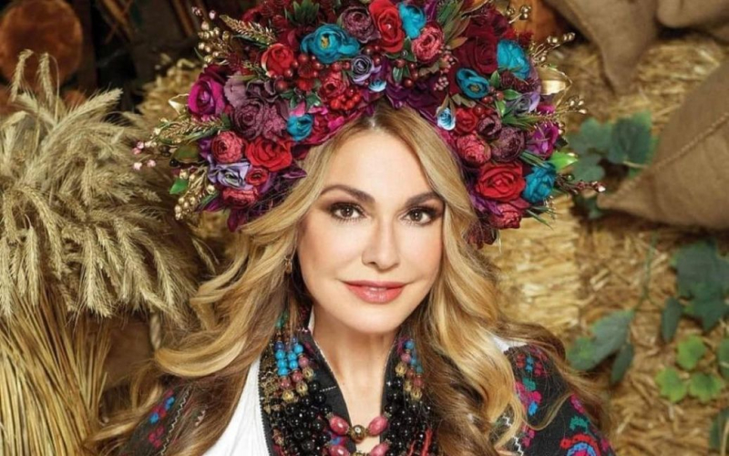 Ольга Сумська показала себе в юності та привітала колег з важливим святом