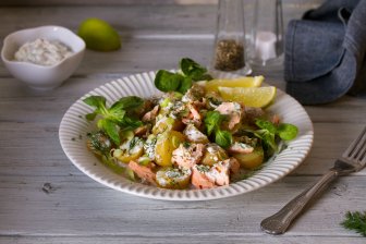 Салат з гарбуза і груші з гранатовим соусом