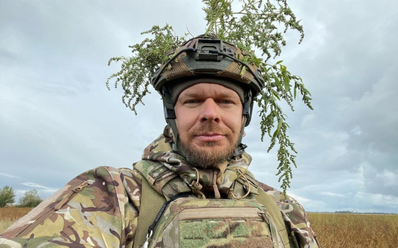 Відомий співак-військовий пройшовся по зірках, що уникають мобілізації: "Величезна несправедливість"