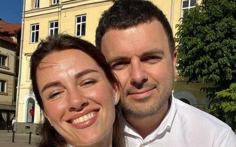 Дружина Решетніка показала, як ведучий за кордоном 41-річчя відсвяткував: "Гриша був вражений"