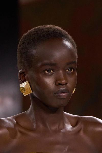 Краса перемагає: beauty-засоби &mdash; головні герої Balmain весна-літо 2025