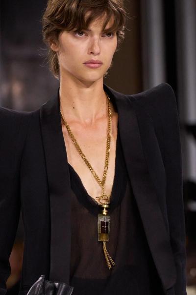 Краса перемагає: beauty-засоби &mdash; головні герої Balmain весна-літо 2025