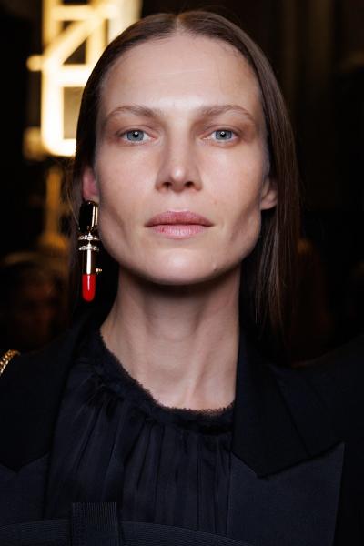 Краса перемагає: beauty-засоби &mdash; головні герої Balmain весна-літо 2025