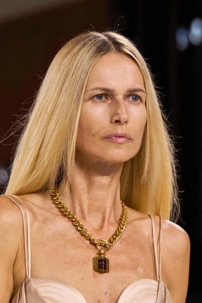 Краса перемагає: beauty-засоби &mdash; головні герої Balmain весна-літо 2025