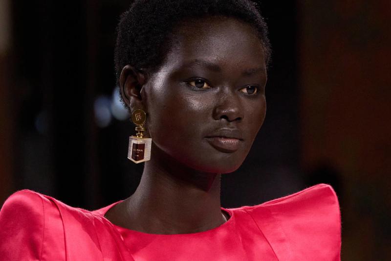 Краса перемагає: beauty-засоби &mdash; головні герої Balmain весна-літо 2025