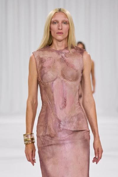 Краса перемагає: beauty-засоби &mdash; головні герої Balmain весна-літо 2025