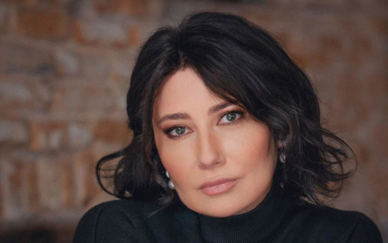 Олена Мозгова показала себе у 20 років і пригадала страшну аварію, в яку потрапив її батько