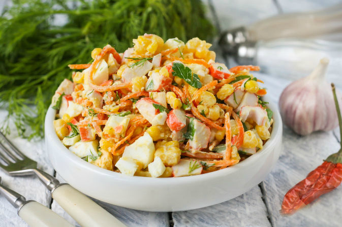 Салат з крабовими паличками і фетою