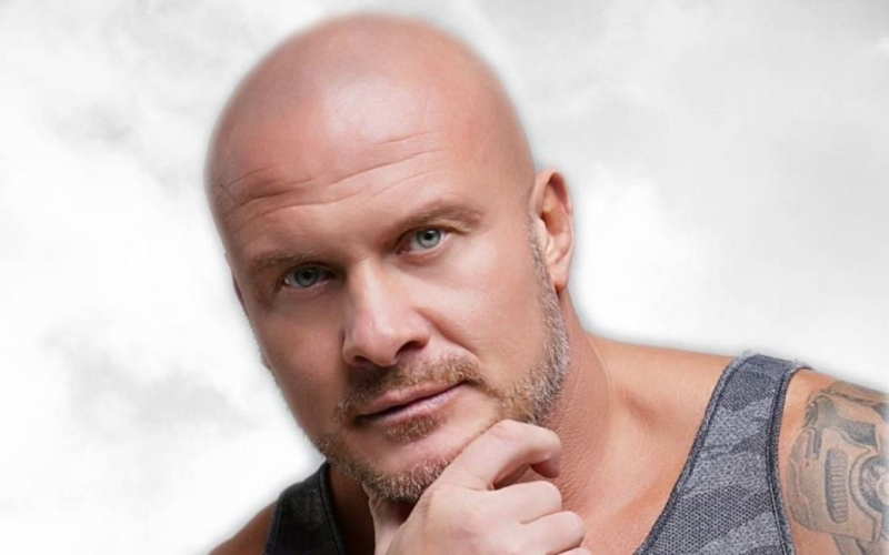 В'ячеслав Узелков розповів про інвалідність і показав пенсійне посвідчення: "Руки не склав"