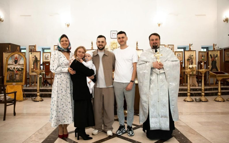 Зірка "Жіночого Кварталу" похрестила 7-місячного первістка й показала фото з таїнства у храмі