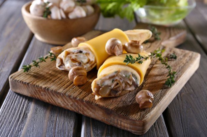 Млинці з печерицями і сиром