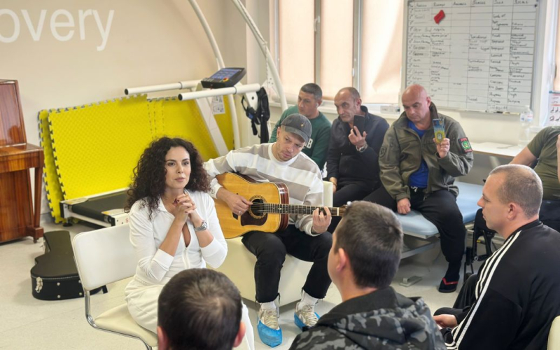 Настя Каменських розчулила зустріччю з українськими військовими у реабілітаційному центрі