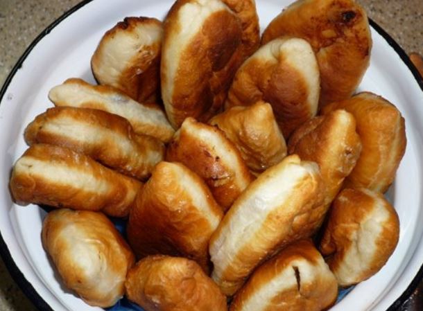 Пиріжки з фаршем або біляші на тісті з кефіром