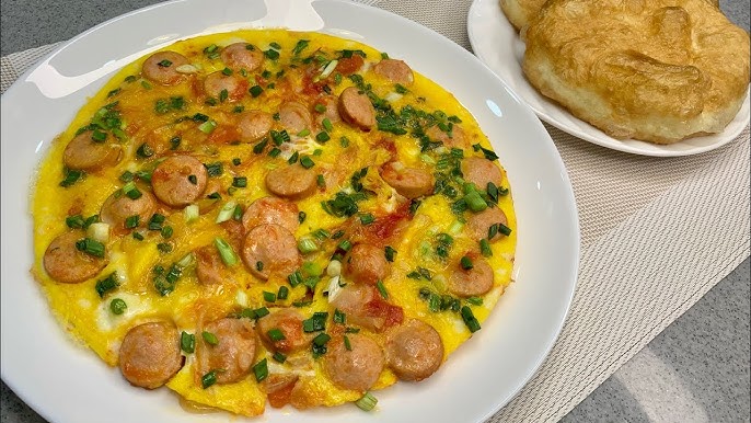 Простий рецепт омлету з сосисками