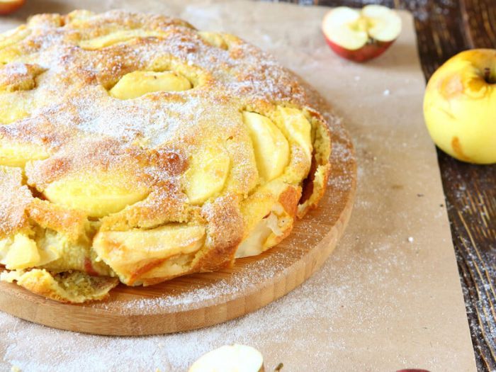 Шарлотка з грушею і медом