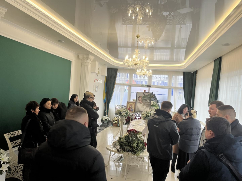 У Вінниці прощаються з В'ячеславом Узелковим: перші кадри з церемонії