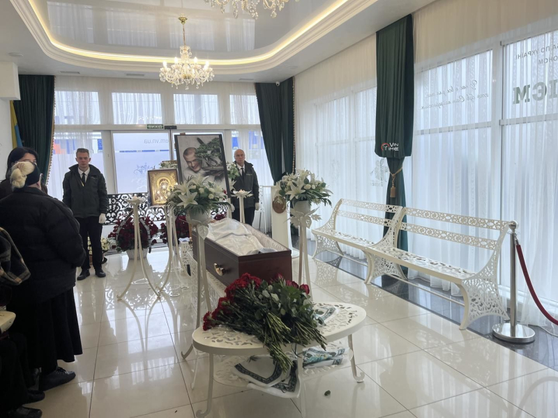 У Вінниці прощаються з В'ячеславом Узелковим: перші кадри з церемонії