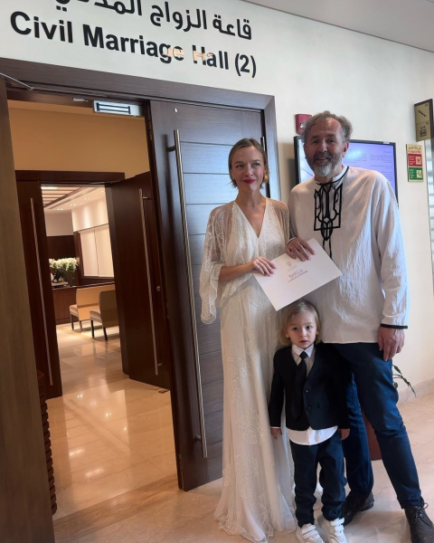 Василіса Фролова у весільній сукні показала, як виходила заміж в ОАЕ за відомого продюсера