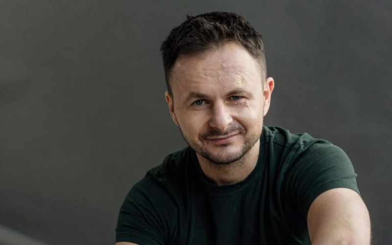 Зірка "Спіймати Кайдаша" влаштувався на роботу в таксі і розповів, як його впізнають пасажири