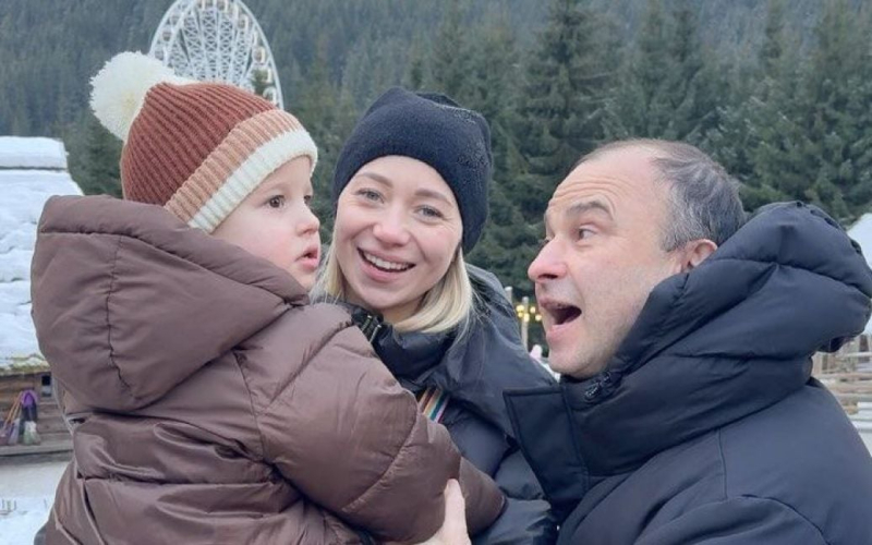 58-річний Віктор Павлік показався на лижах з 3-річним сином, якого уперше вчив кататися