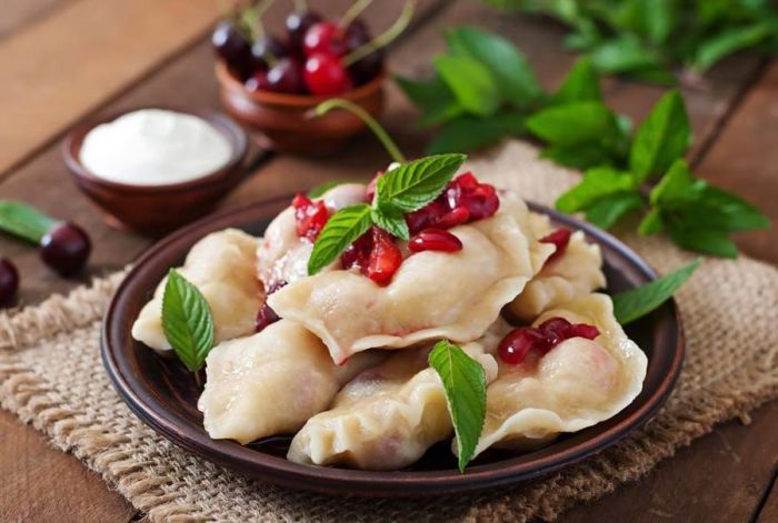 Вареники по-полтавськи - наче пухкі хмаринки з начинкою