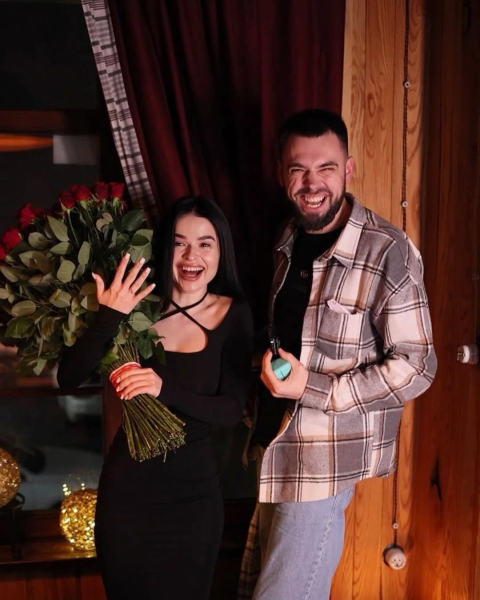 Відома українська співачка вперше виходить заміж і показала, як коханий із розмахом освідчився їй