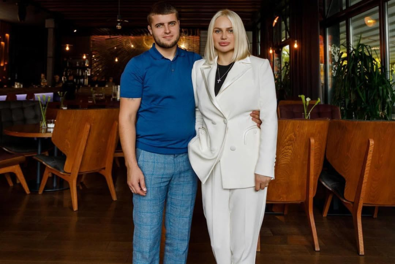 Смерть Анни Жук в ДТП: що відомо про молодшого від неї чоловіка, синів і де прощатимуться з блогеркою
