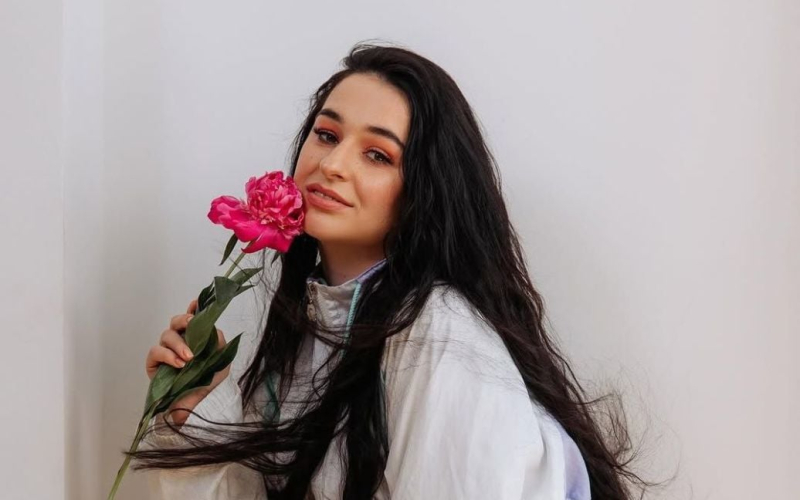 Співачка FIЇNKA розкрила суму, яку заробляє на місяць: "Завжди не вистачає"