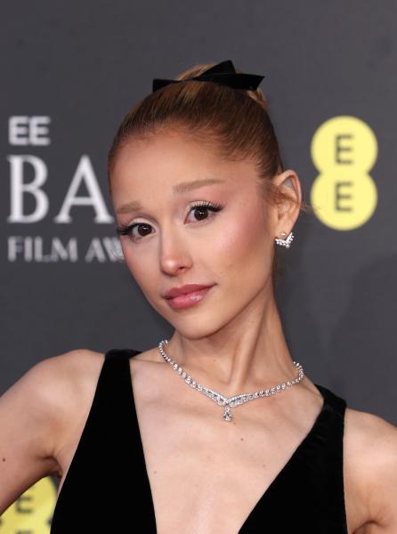 BAFTA-2025: 16 образів краси, що вражають
