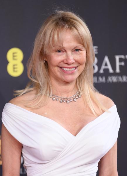 BAFTA-2025: 16 образів краси, що вражають