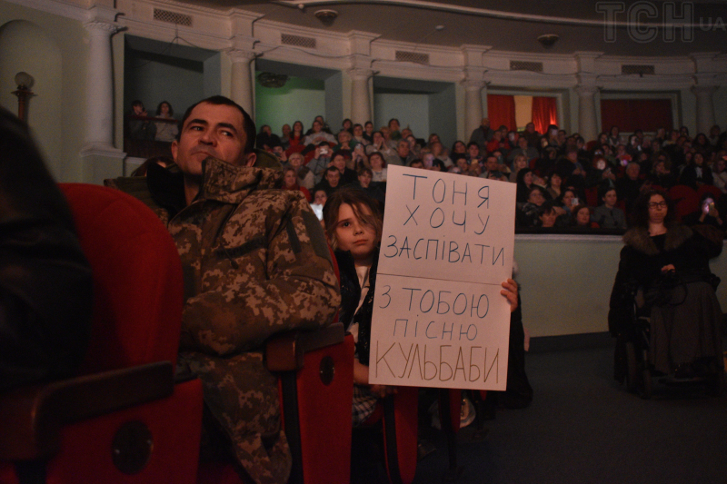 Біль від утрати, сльози доньки і почесне звання: Тоня Матвієнко довела до мурах концертом у Києві