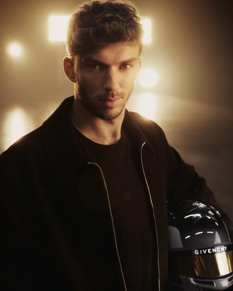 Гонщик "Формули-1"&ndash; новий амбасадор аромату Gentleman Givenchy