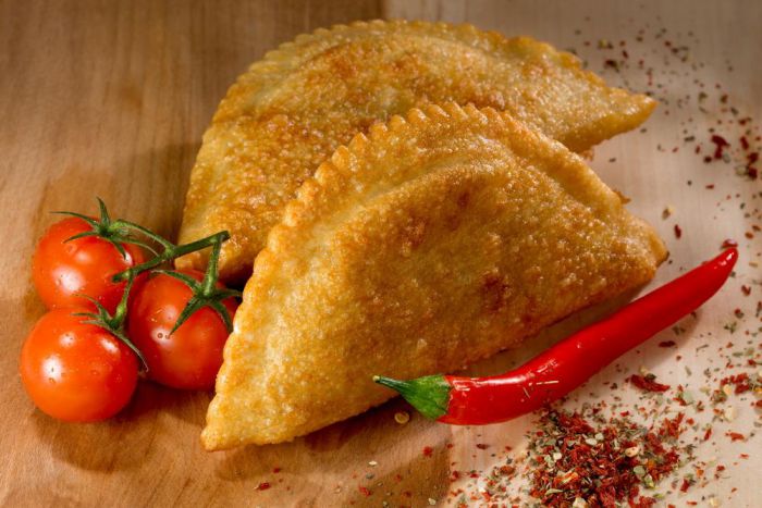 Пісні чебуреки з грибами
