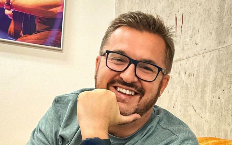Пономарьов показав 18-річного сина та публічно звернувся до нього