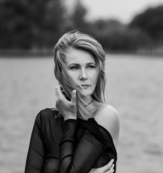 Віра Кобзар розповіла, чому приховувала вагітність від рідних: "Батьки дізналися на сьомому місяці"