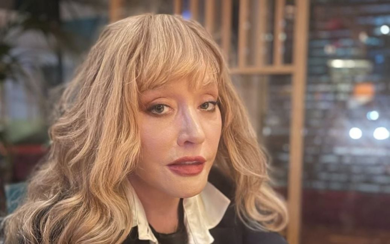 Алла Пугачова без макіяжу вийшла на зв'язок і приголомшила своїм виглядом у 75 років