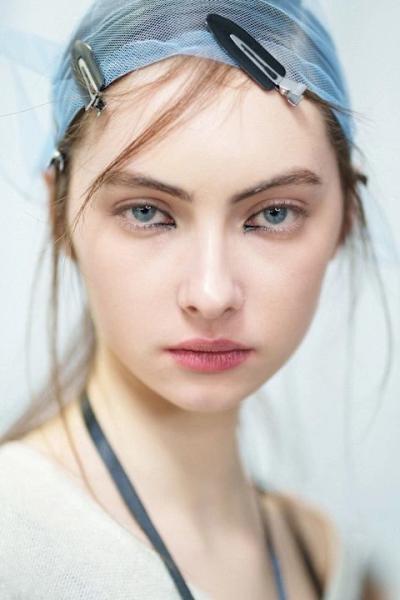 Як створювалися б'юті-образи Dior осінь-зима 2025/26