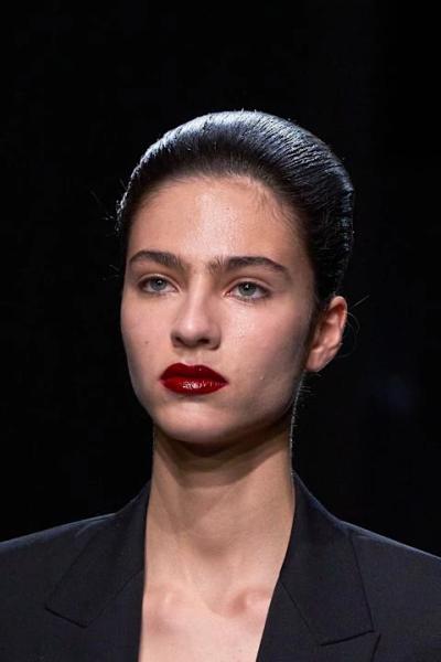 Поради візажистки: чуттєві червоні вуста як на показі Tom Ford