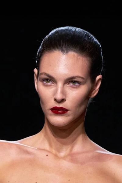 Поради візажистки: чуттєві червоні вуста як на показі Tom Ford