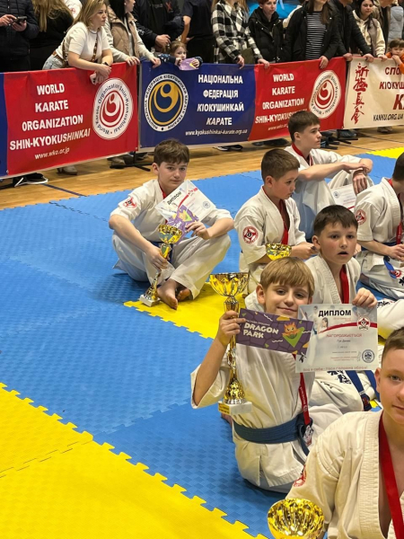 Відомий український співак показав свою дружину-красуню та розкрив її незвичне минуле