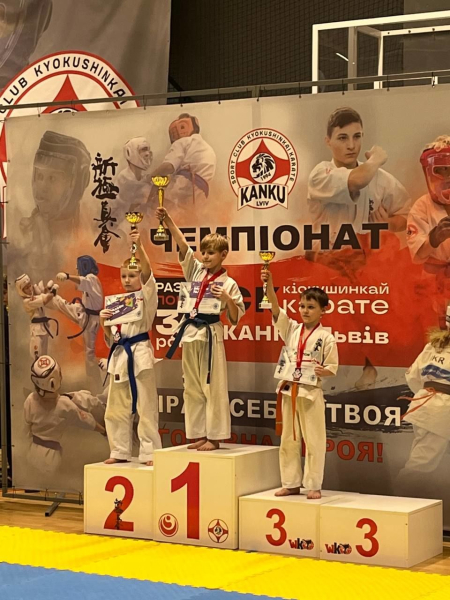 Відомий український співак показав свою дружину-красуню та розкрив її незвичне минуле