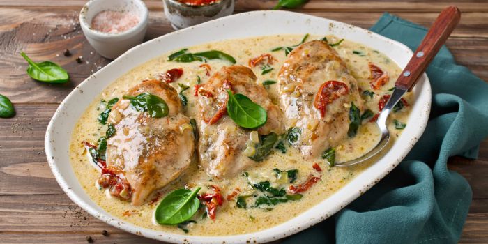 Курка у вершковому соусі з лимоном і часником