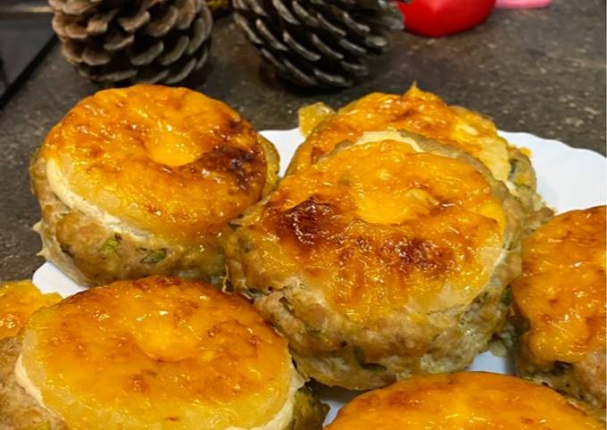 М'ясні гнізда з ананасами