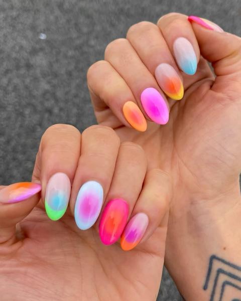 Pride Month 2025: 10 найгарніших ідей манікюру на честь місяця гордості