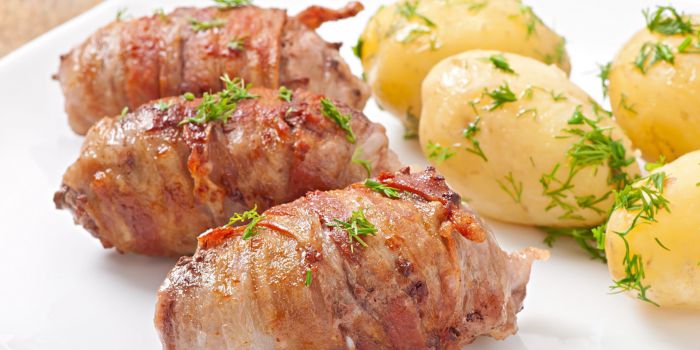 Рулетики з сиром в беконі