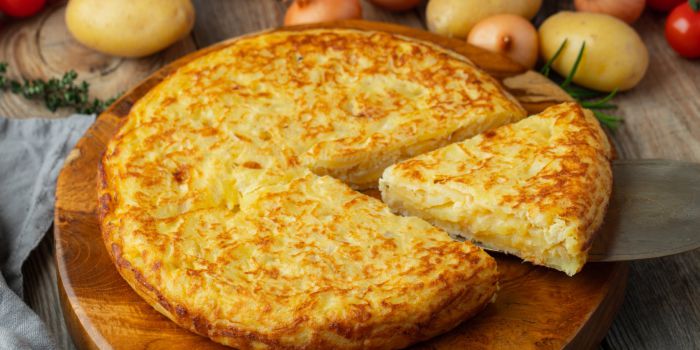 Пиріг з картоплею і карамелізованою цибулею