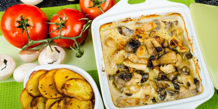 Скумбрія, запечена під картопляною шубою