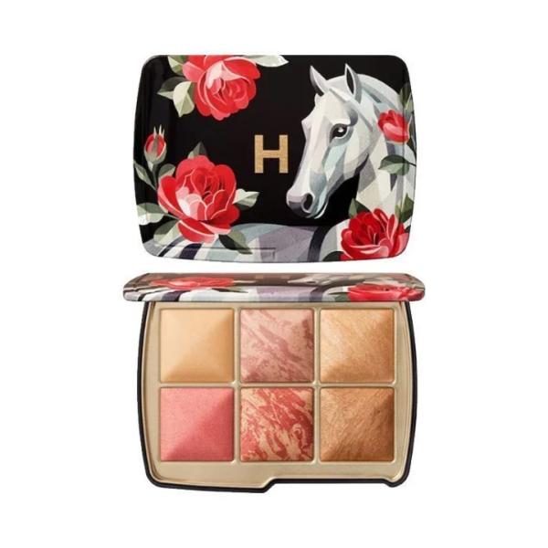 Українська тату майстриня створила дизайн палеток бренду Hourglass