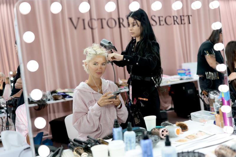 Янголи повертаються: все про б&rsquo;юті-образи Victoria's Secret Fashion Show 2025
